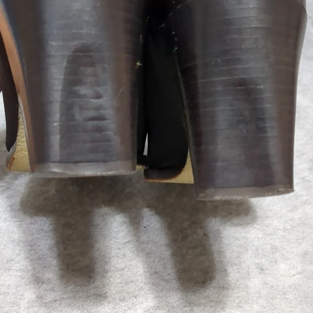 Donald J Pliner Black Chunky Heel 8.5